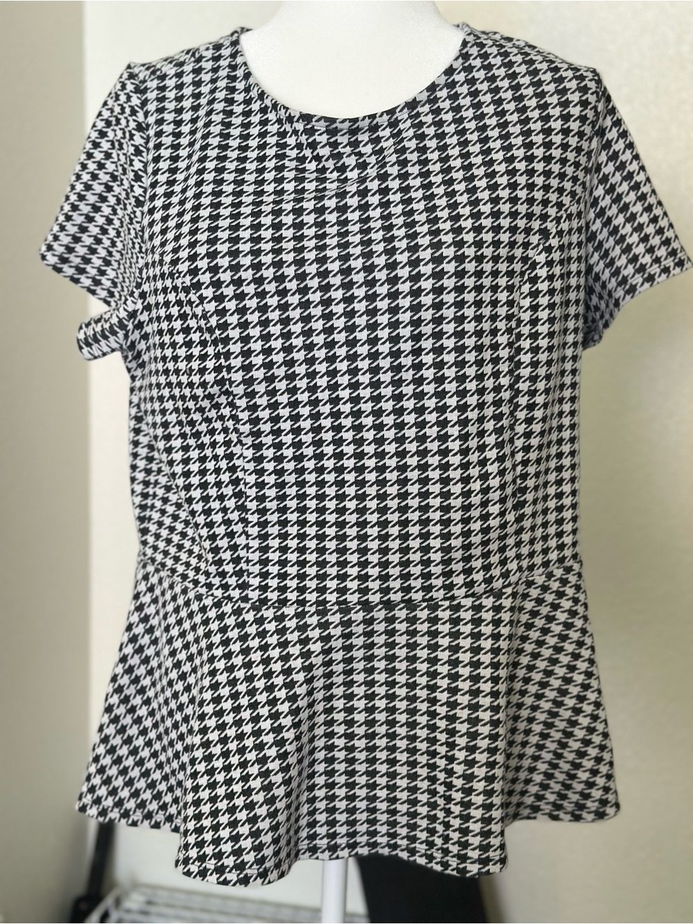 Cato Black and White Houndstooth Peplum Top